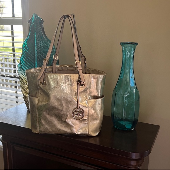 Michael Kors Gold Metallic Tote Bag with Structured Design - Picture 1 of 4